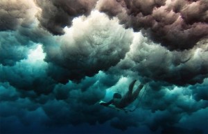 surfeuses-sous-eau-5