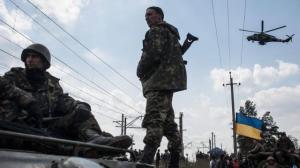 des-militaires-deposent-les-armes-devant-les-pro-russes