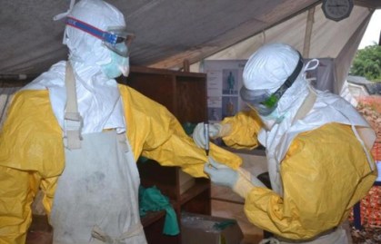 515x330_personnels-centre-donka-traitement-ebola-8-decembre-2014-a-conakry