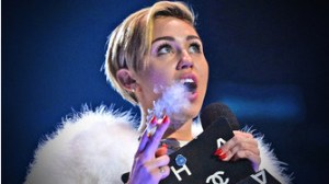 sidebar_related_sourcefed-2215-miley-cyrus-smokes-joint-large.thumb__copy