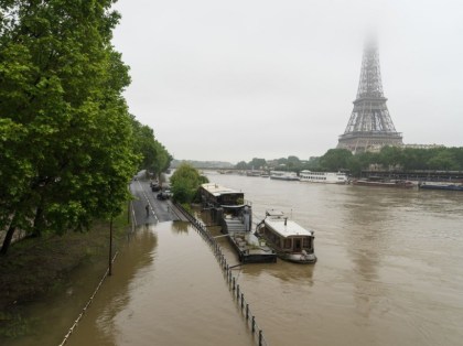 Paris: Seine river overflows docks