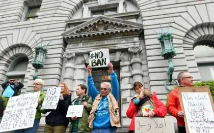 devant-la-cour-d-appel-de-san-francisco-des-opposants-au-decret-anti-immigration-de-l-administration-trump-le-7-fevrier-2017